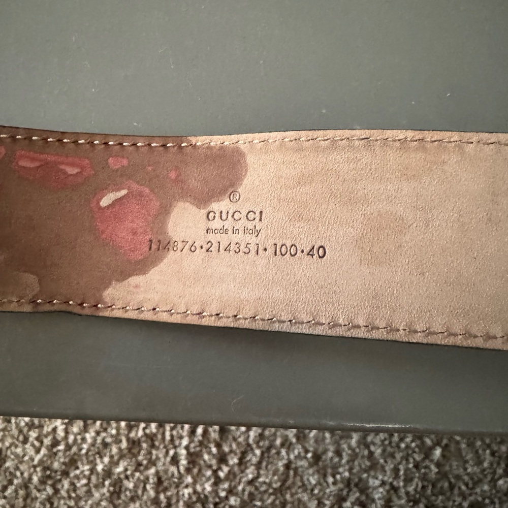 Gucci Red Embossed Leather Belt with Gold Double G Buckle - Picture 3 of 4